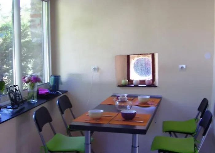 Paisible Avec Jardin Prive, Cheminee Et Equipements Modernes Au Coeur Du Parc Naturel De L'avesnois - Fr-1-510-98