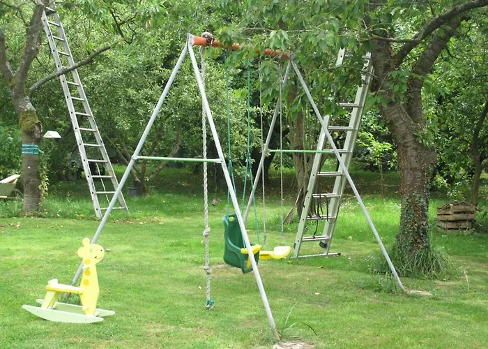 Paisible Avec Jardin Prive, Cheminee Et Equipements Modernes Au Coeur Du Parc Naturel De L'avesnois - Fr-1-510-98 Choisies